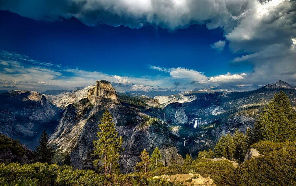 mountains, clouds, trees-1590012.jpg